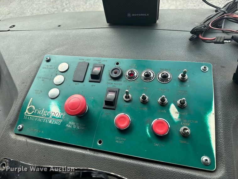 image for item DV2865 2016 Peterbilt 320 refuse truck