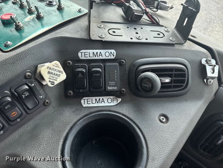 image for item DV2865 2016 Peterbilt 320 refuse truck