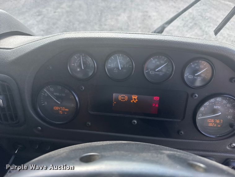 image for item DV2865 2016 Peterbilt 320 refuse truck