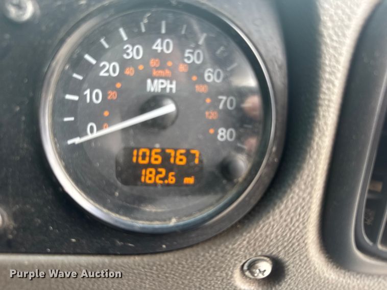 image for item DV2865 2016 Peterbilt 320 refuse truck