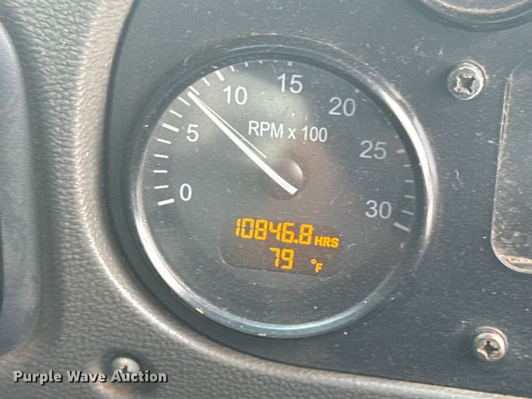 image for item DV2865 2016 Peterbilt 320 refuse truck