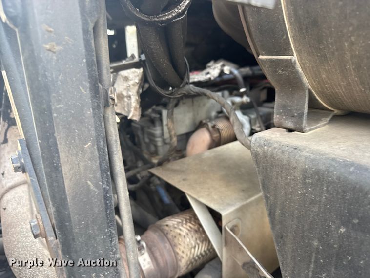 image for item DV2865 2016 Peterbilt 320 refuse truck