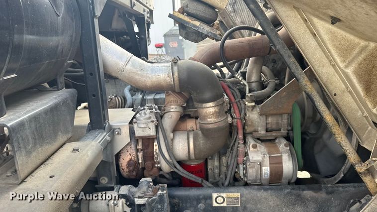 image for item DV2865 2016 Peterbilt 320 refuse truck