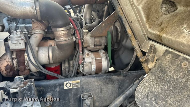 image for item DV2865 2016 Peterbilt 320 refuse truck