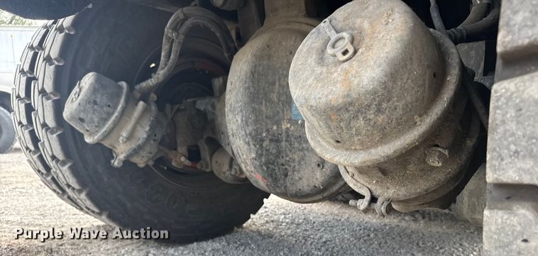 image for item DV2865 2016 Peterbilt 320 refuse truck