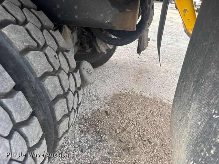 image for item DV2865 2016 Peterbilt 320 refuse truck