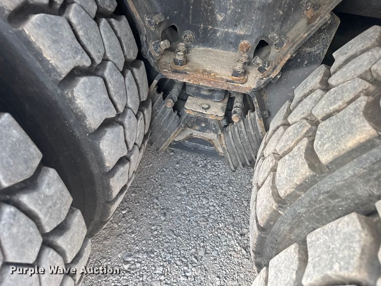 image for item DV2865 2016 Peterbilt 320 refuse truck