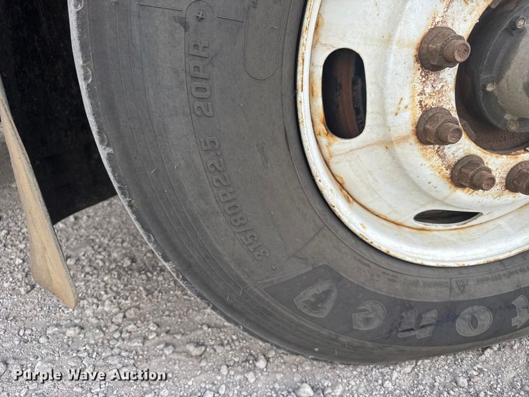 image for item DV2865 2016 Peterbilt 320 refuse truck