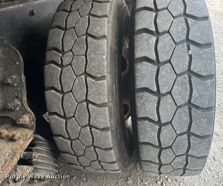 image for item DV2865 2016 Peterbilt 320 refuse truck