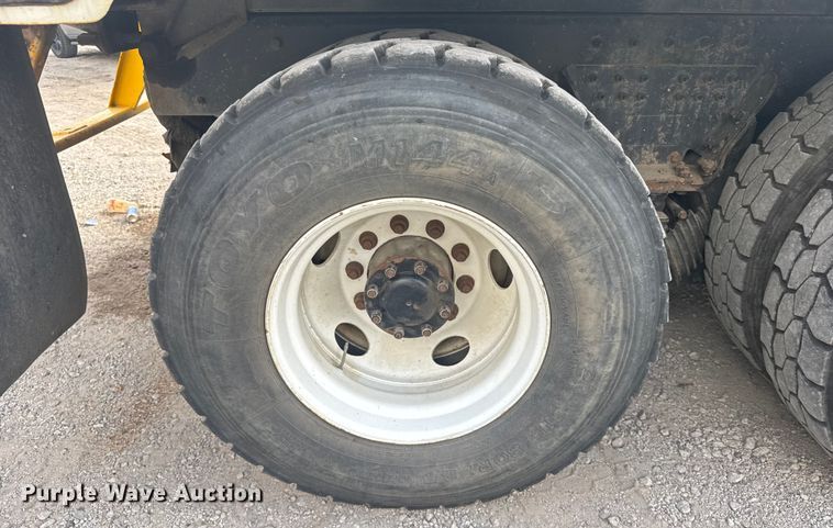 image for item DV2865 2016 Peterbilt 320 refuse truck