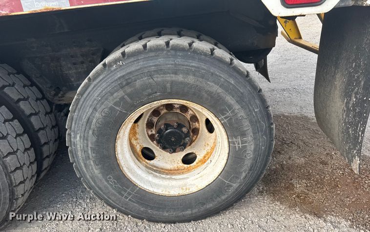 image for item DV2865 2016 Peterbilt 320 refuse truck