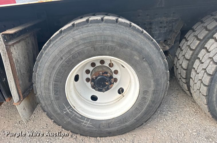 image for item DV2865 2016 Peterbilt 320 refuse truck