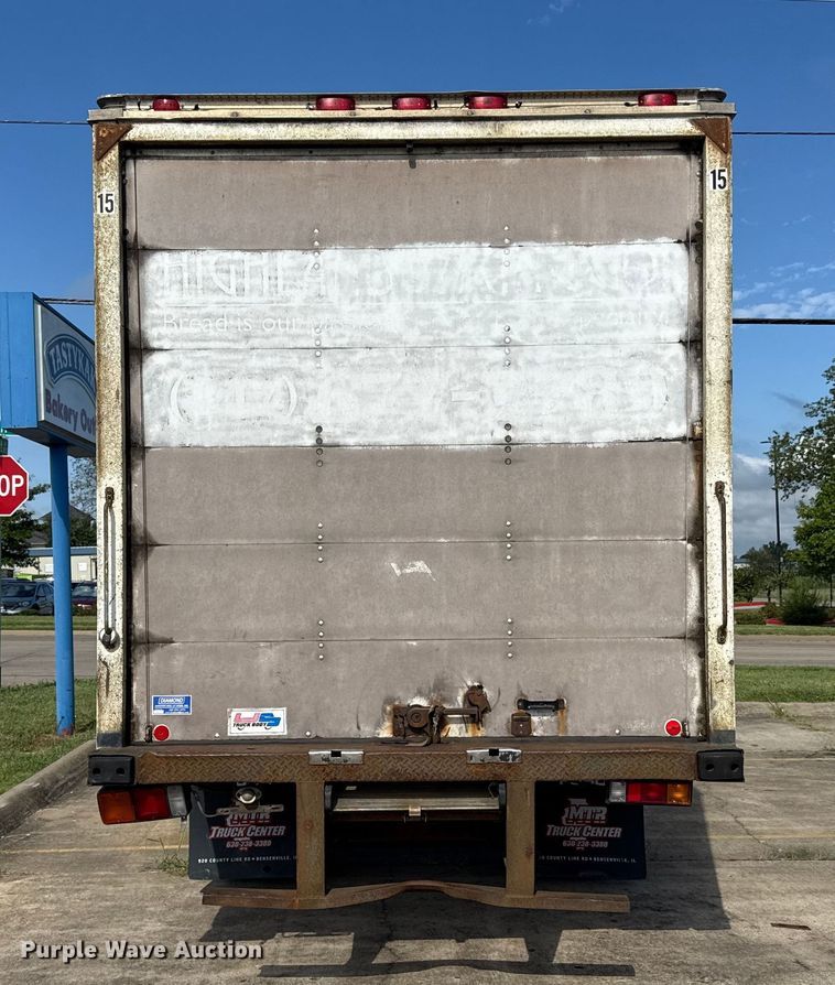 image for item DW2993 2017 Mitsubishi Fuso FE box truck