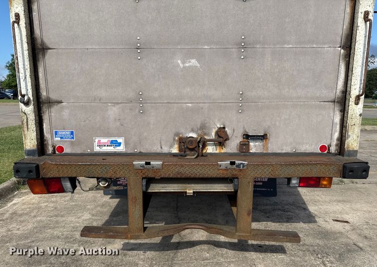 image for item DW2993 2017 Mitsubishi Fuso FE box truck