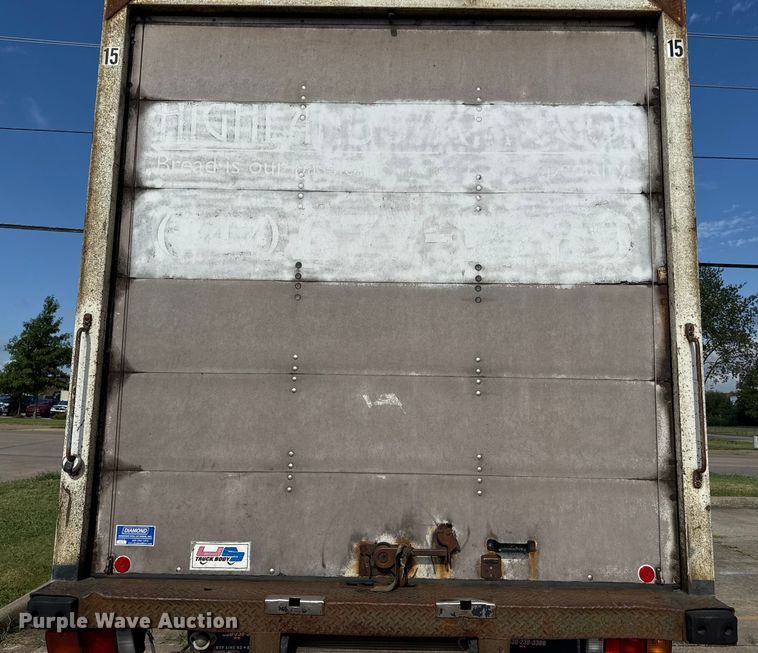 image for item DW2993 2017 Mitsubishi Fuso FE box truck