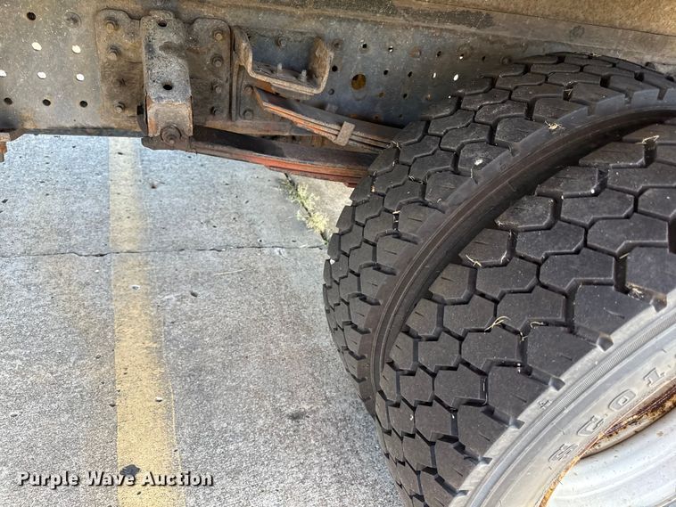 image for item DW2993 2017 Mitsubishi Fuso FE box truck