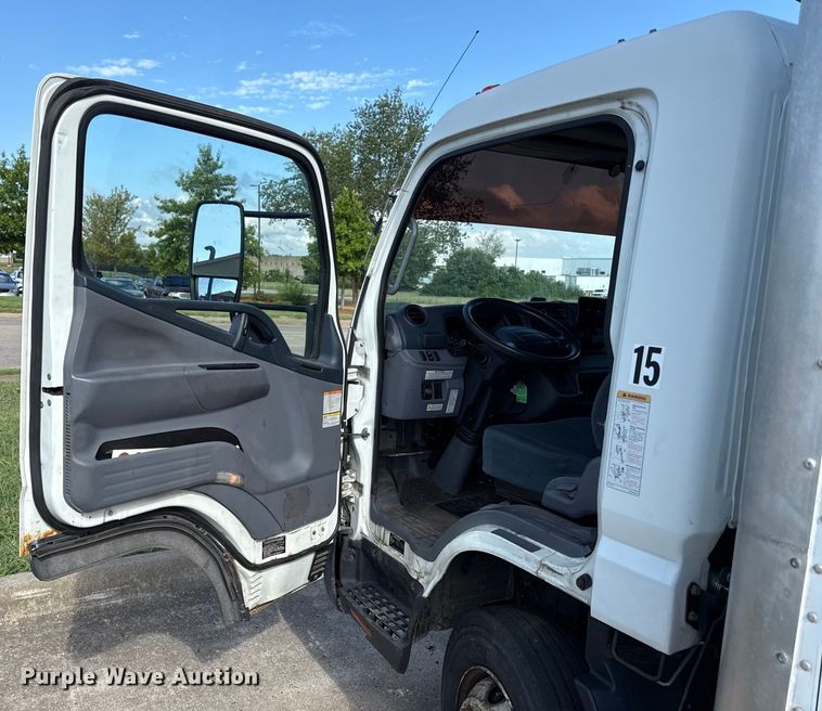 image for item DW2993 2017 Mitsubishi Fuso FE box truck