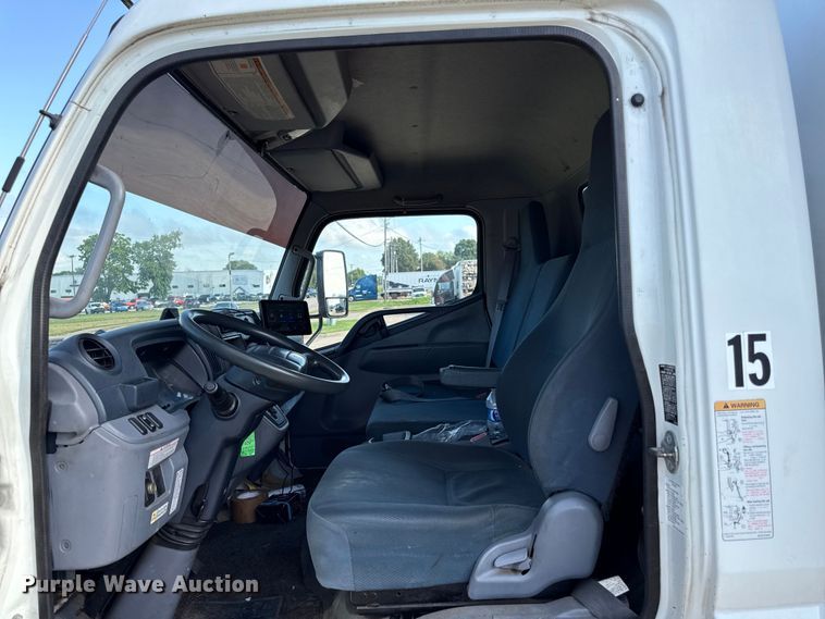 image for item DW2993 2017 Mitsubishi Fuso FE box truck