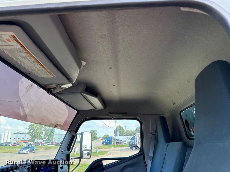 image for item DW2993 2017 Mitsubishi Fuso FE box truck