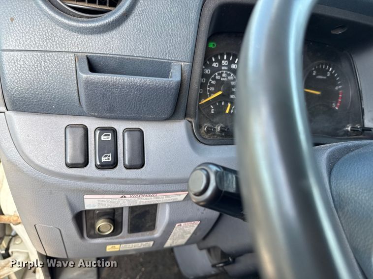 image for item DW2993 2017 Mitsubishi Fuso FE box truck