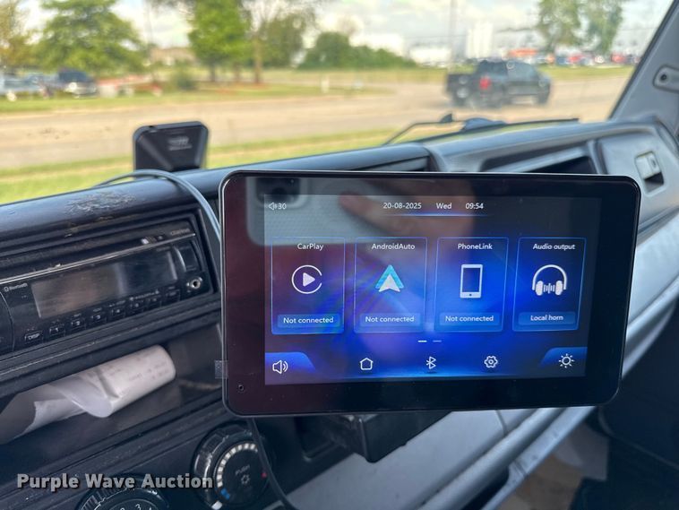 image for item DW2993 2017 Mitsubishi Fuso FE box truck