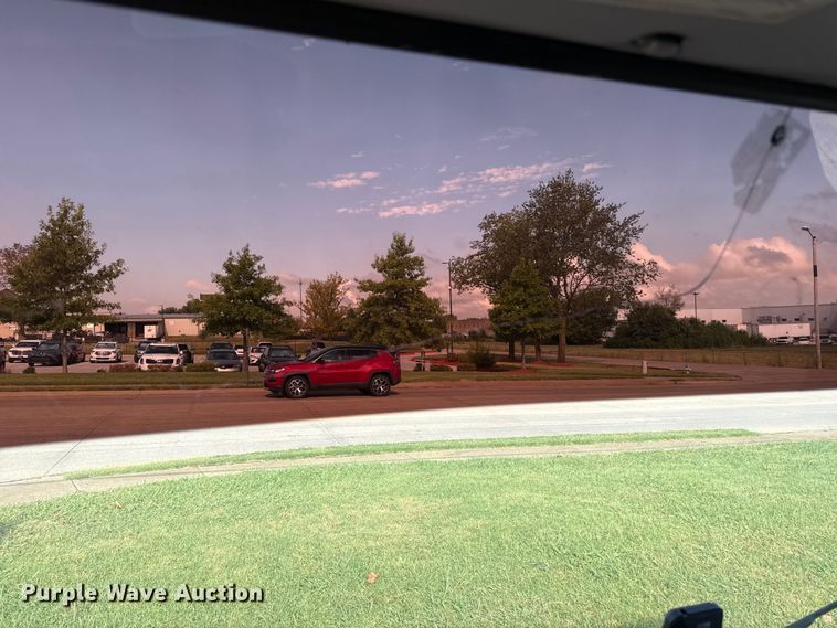 image for item DW2993 2017 Mitsubishi Fuso FE box truck