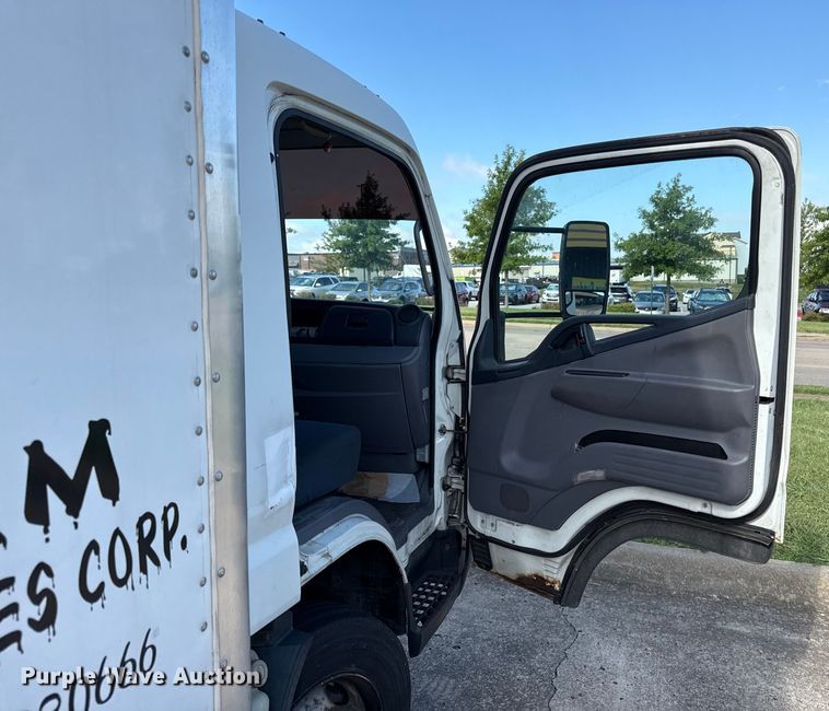 image for item DW2993 2017 Mitsubishi Fuso FE box truck