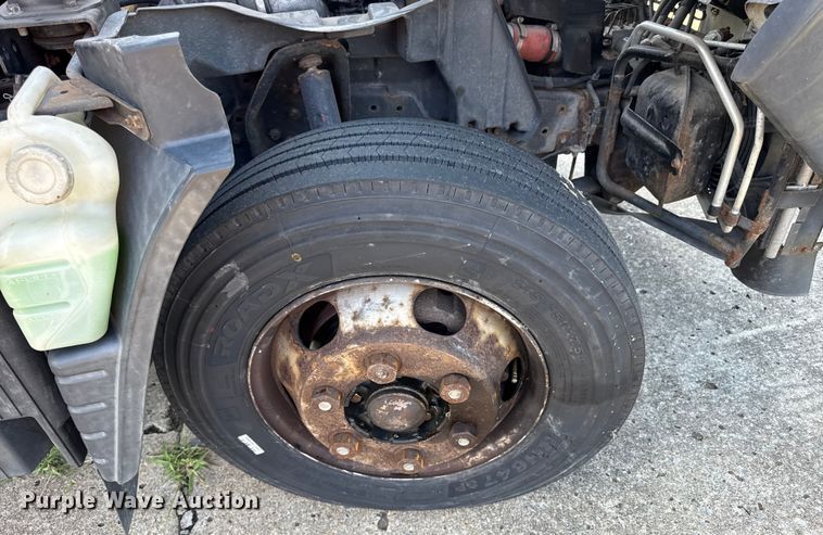 image for item DW2993 2017 Mitsubishi Fuso FE box truck