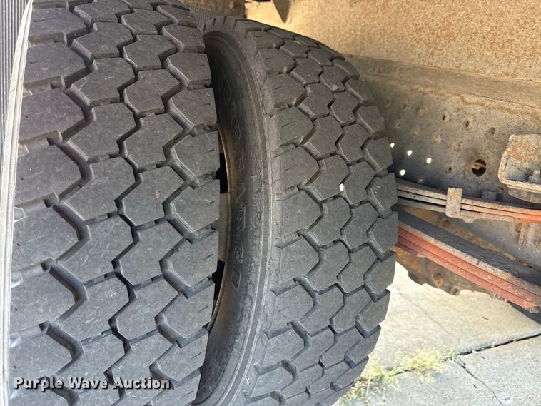 image for item DW2993 2017 Mitsubishi Fuso FE box truck