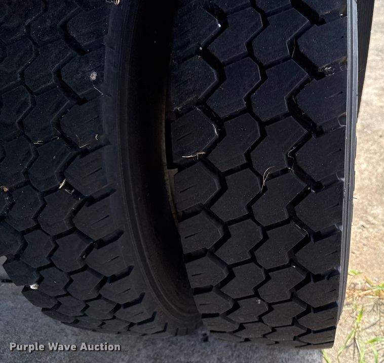 image for item DW2993 2017 Mitsubishi Fuso FE box truck