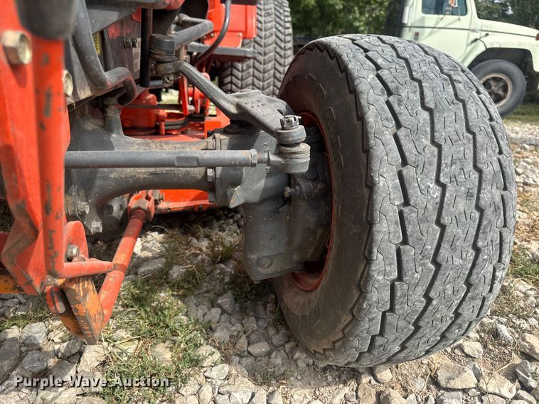 image for item DW6611 Kubota B7100 MFWD tractor