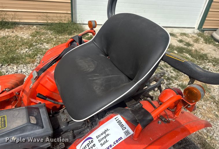 image for item DW6611 Kubota B7100 MFWD tractor