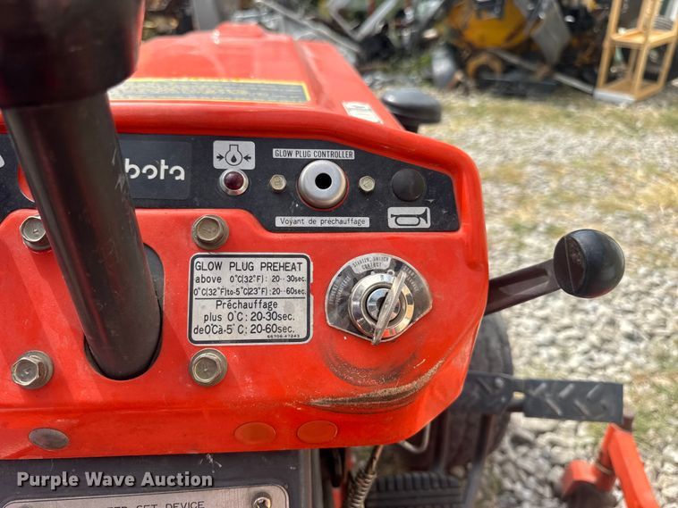 image for item DW6611 Kubota B7100 MFWD tractor