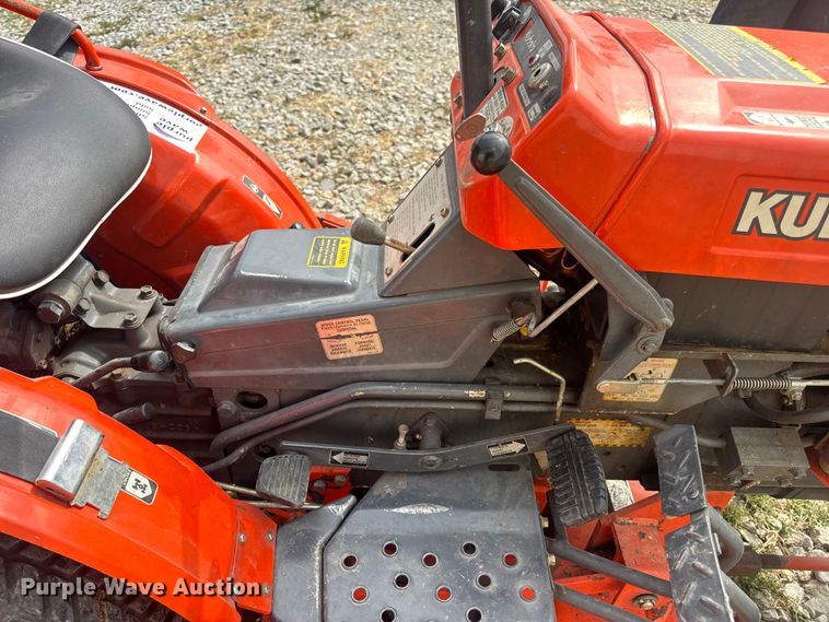image for item DW6611 Kubota B7100 MFWD tractor