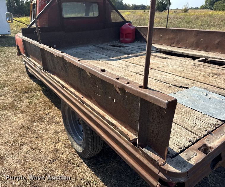 image for item DW6619 1951 GMC flatbed pickup truck