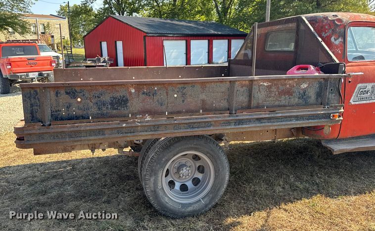 image for item DW6619 1951 GMC flatbed pickup truck