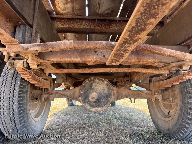 image for item DW6619 1951 GMC flatbed pickup truck