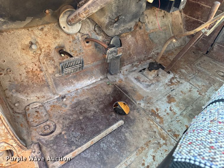 image for item DW6619 1951 GMC flatbed pickup truck