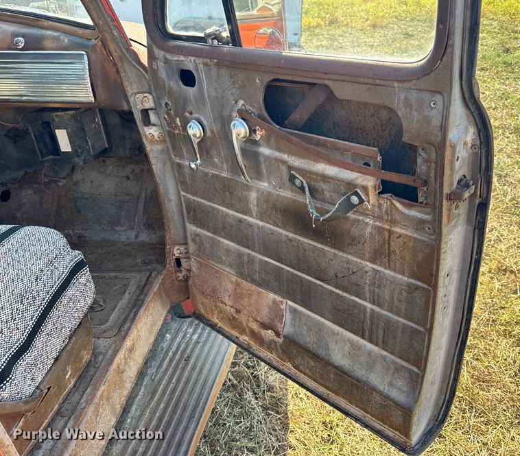 image for item DW6619 1951 GMC flatbed pickup truck