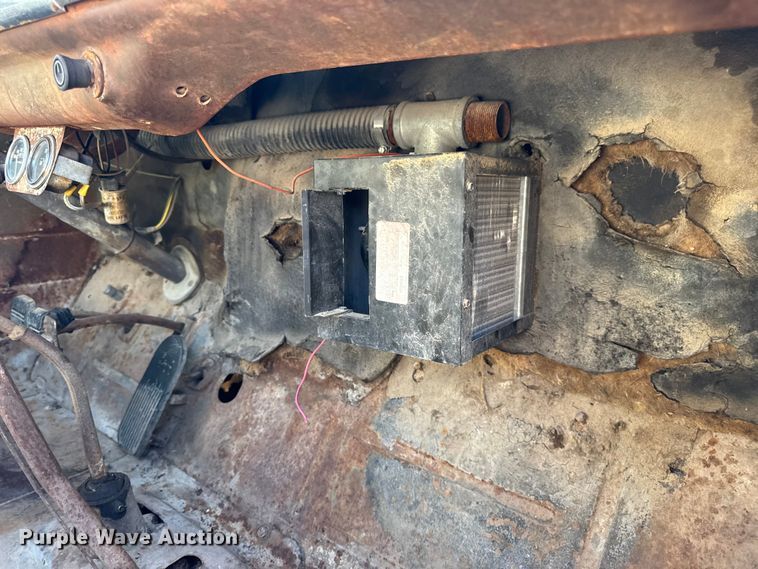 image for item DW6619 1951 GMC flatbed pickup truck