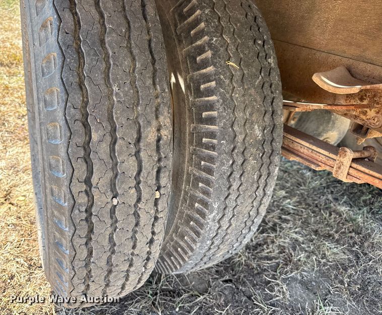 image for item DW6619 1951 GMC flatbed pickup truck