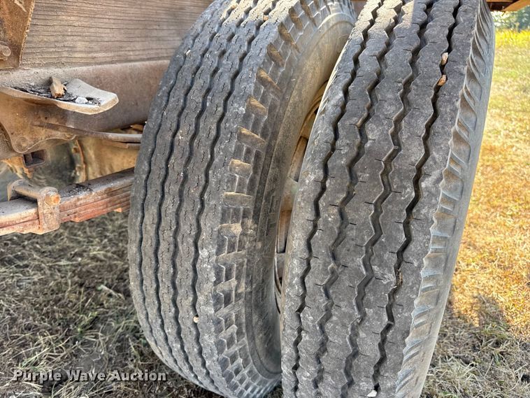 image for item DW6619 1951 GMC flatbed pickup truck