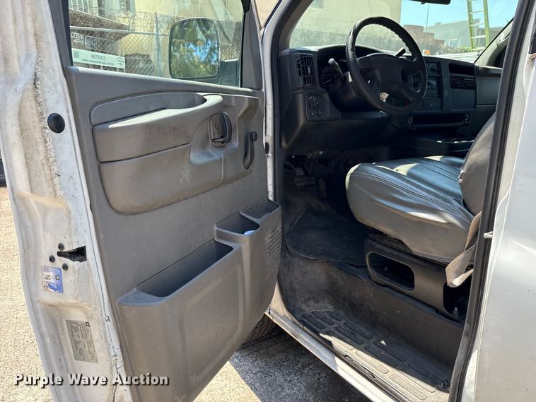 image for item DX5758 2007 Chevrolet Express 1500 van