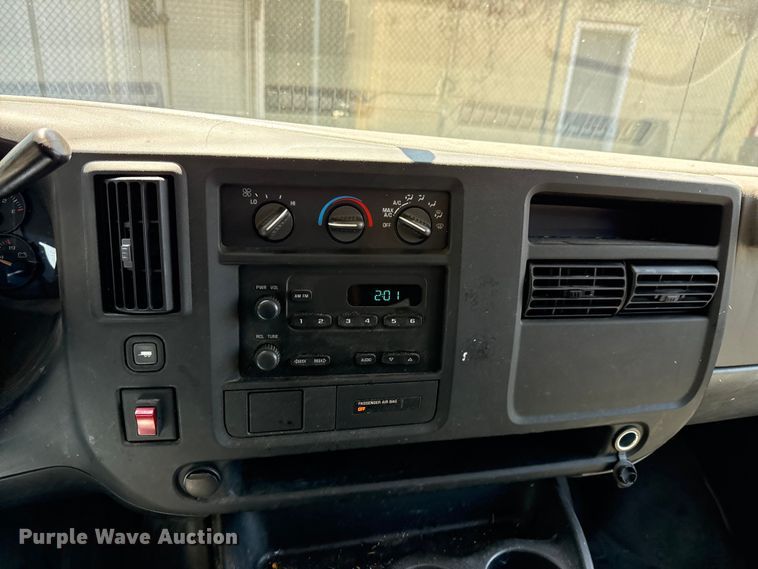 image for item DX5758 2007 Chevrolet Express 1500 van
