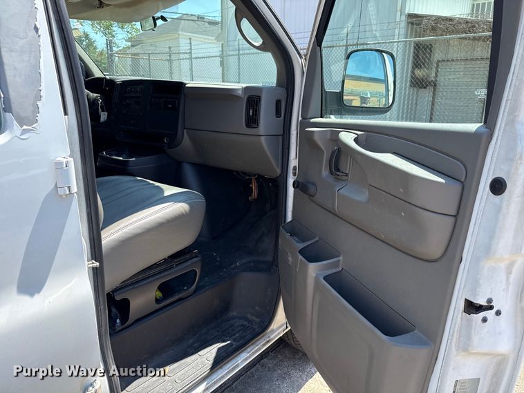 image for item DX5758 2007 Chevrolet Express 1500 van