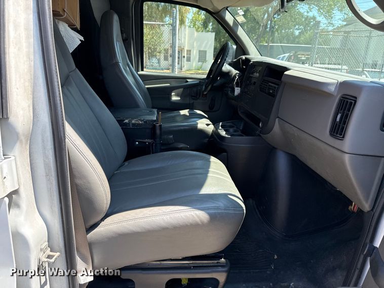 image for item DX5758 2007 Chevrolet Express 1500 van