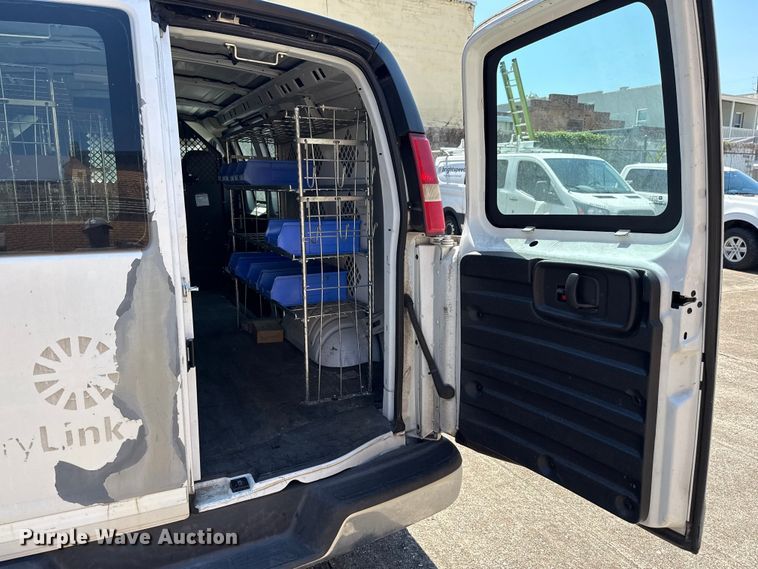 image for item DX5758 2007 Chevrolet Express 1500 van