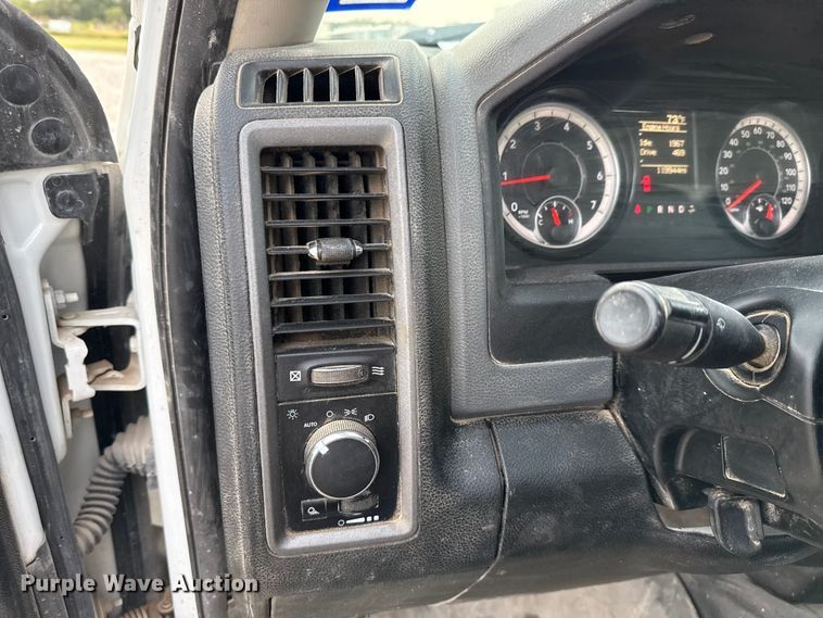 image for item DX5760 2019 RAM 1500 pickup truck