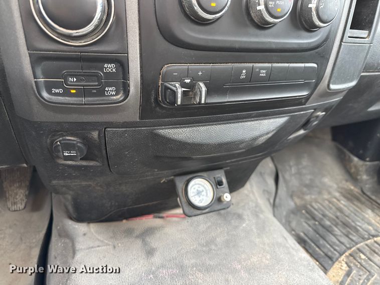 image for item DX5760 2019 RAM 1500 pickup truck