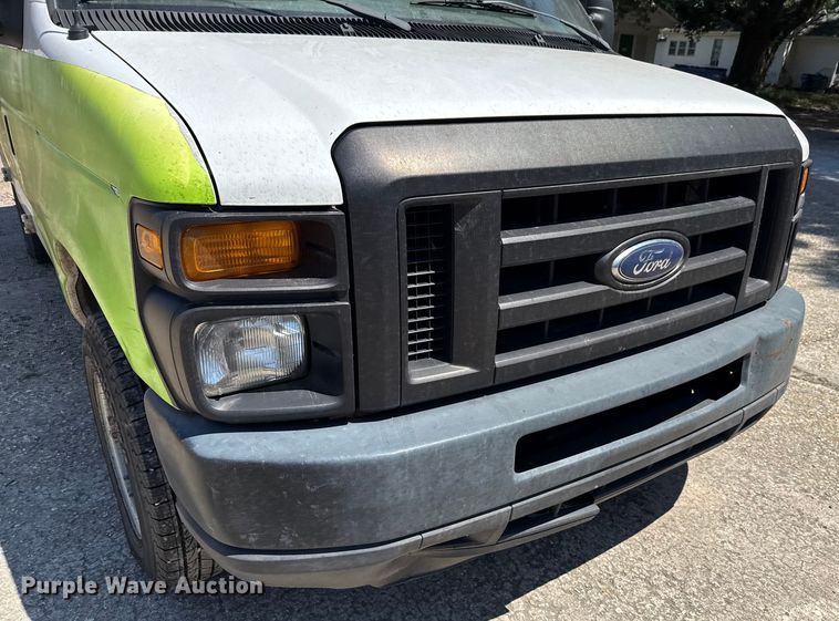 image for item DX5764 2009 Ford E150 van